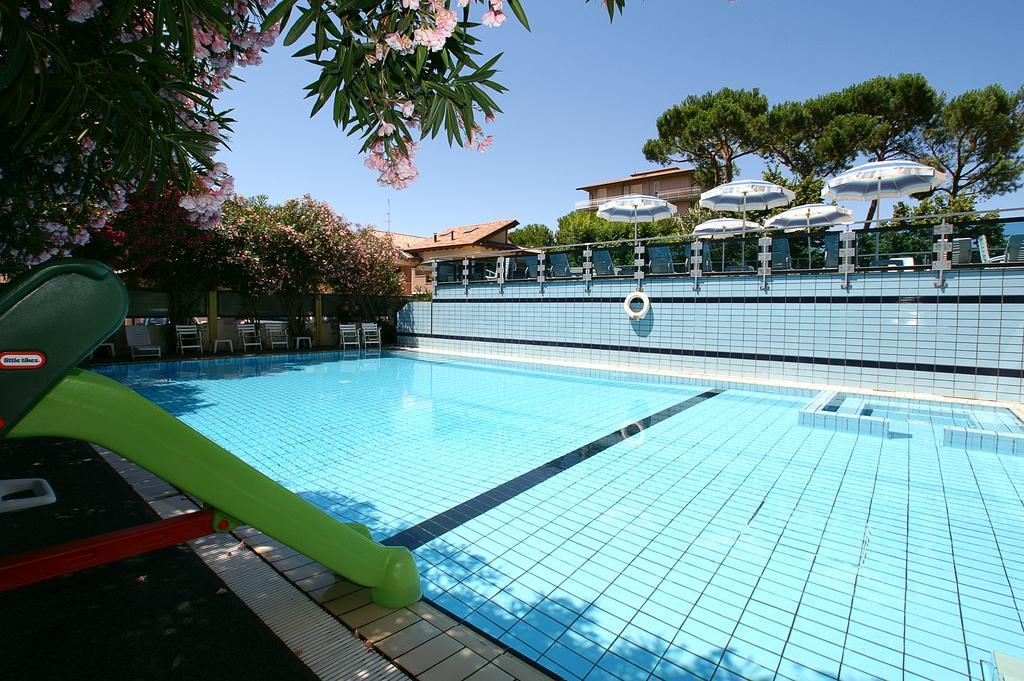 Hotel Antares Cervia Esterno foto